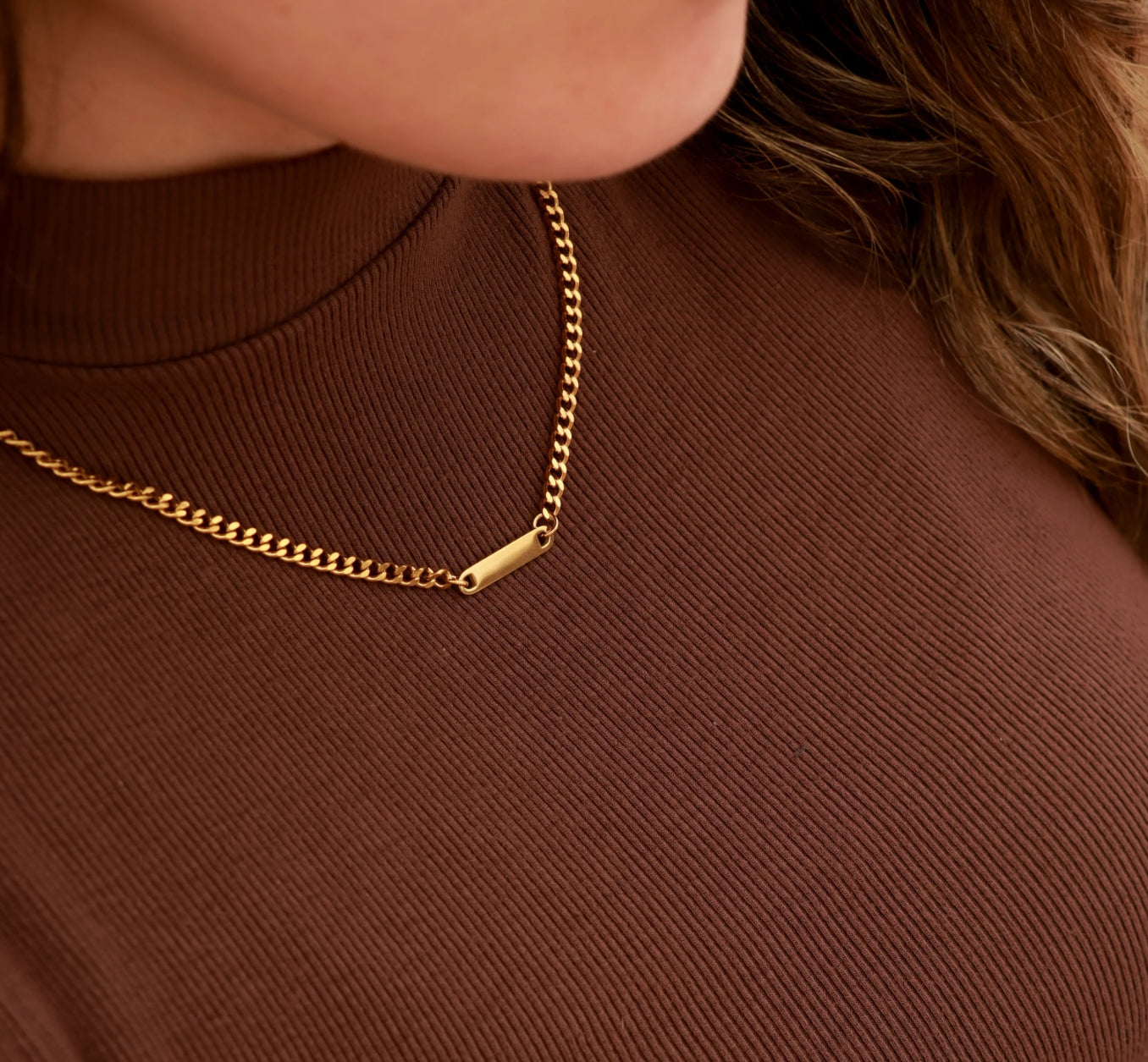 Engravable Curb Chain Bar Necklace in Gold