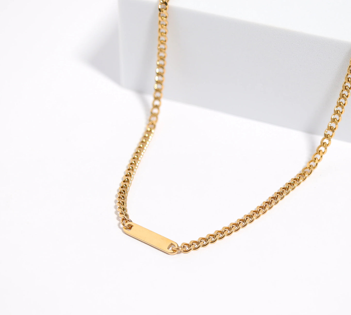 Engravable Curb Chain Bar Necklace in Gold