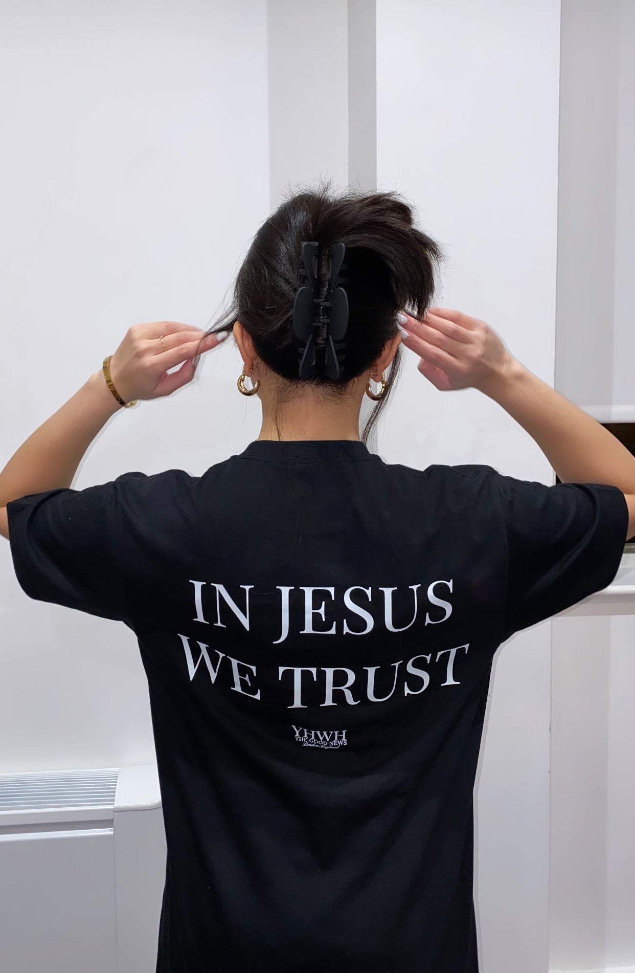 IN JESUS WE TRUST TEE - BLACK