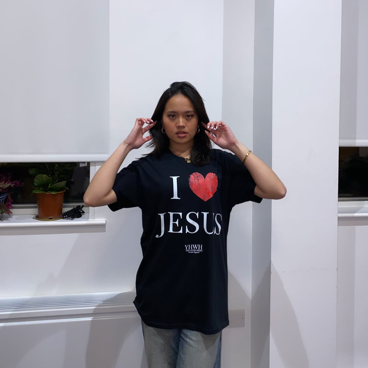 I LOVE JESUS TEE - BLACK