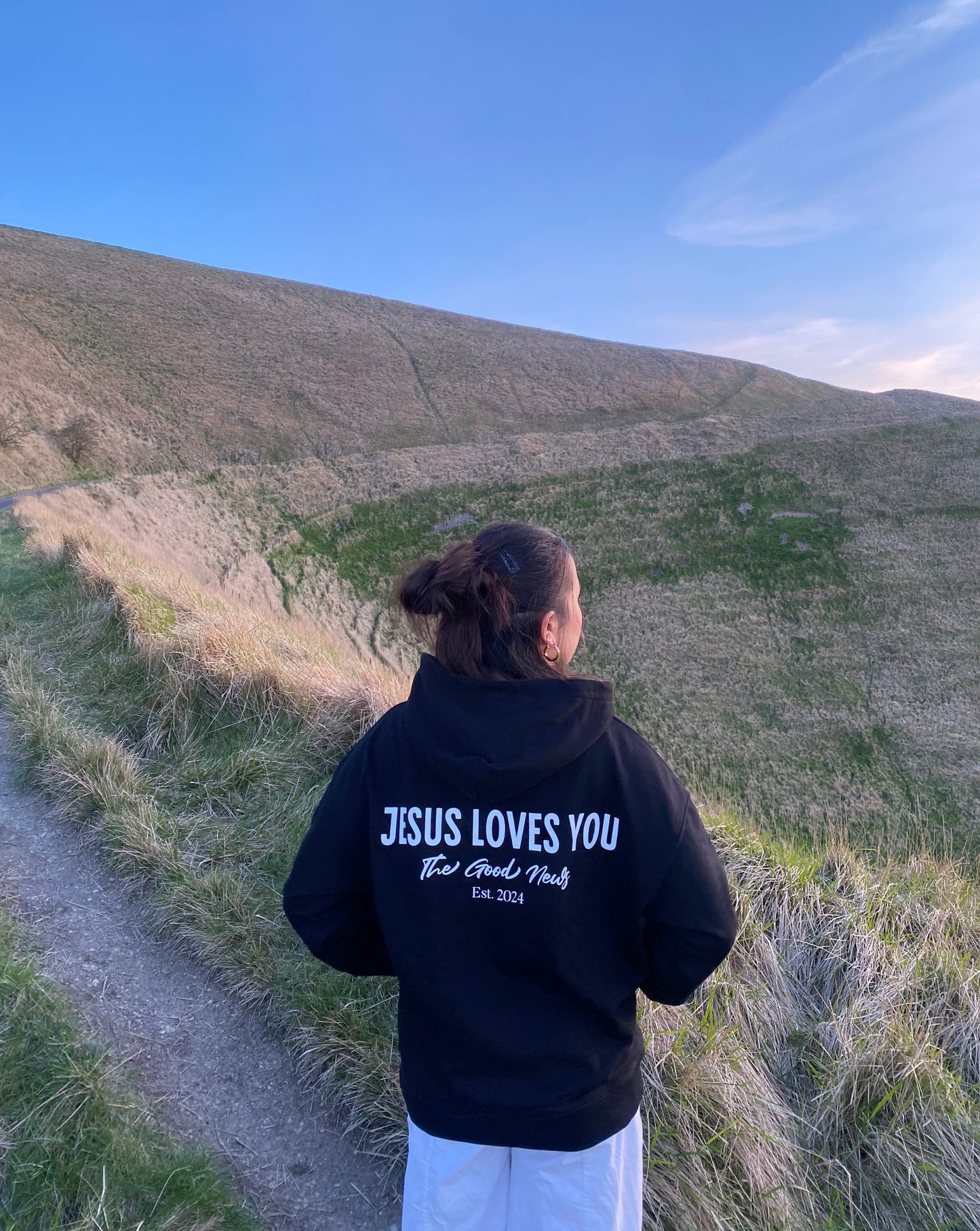 JESUS LOVES YOU HOODIE - BLACK